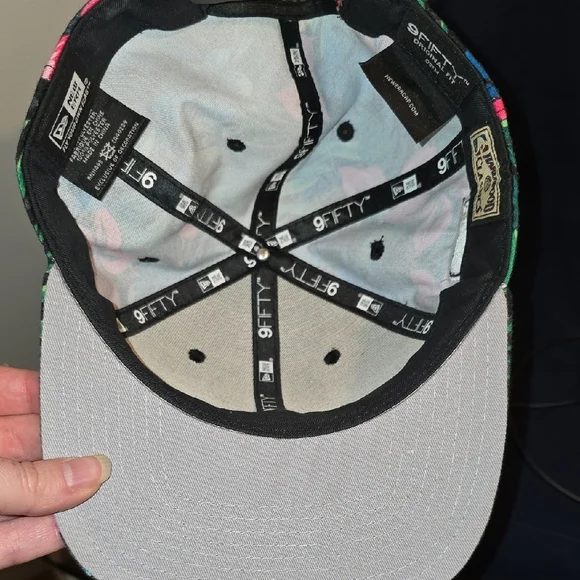 New Era Floral Chicago Bulls Snapback Cap - Black, Blue, Pink, Green - Picture 7 of 7